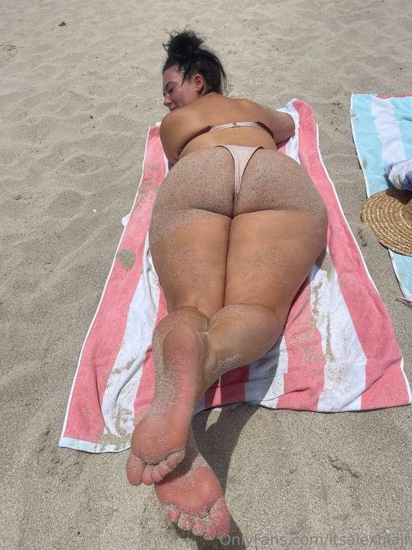 I need a beach day desperately! What’s your favorite beach t..