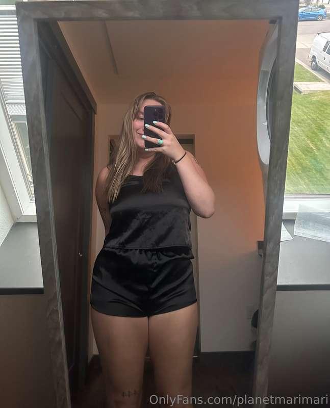should I post more selfies?😘