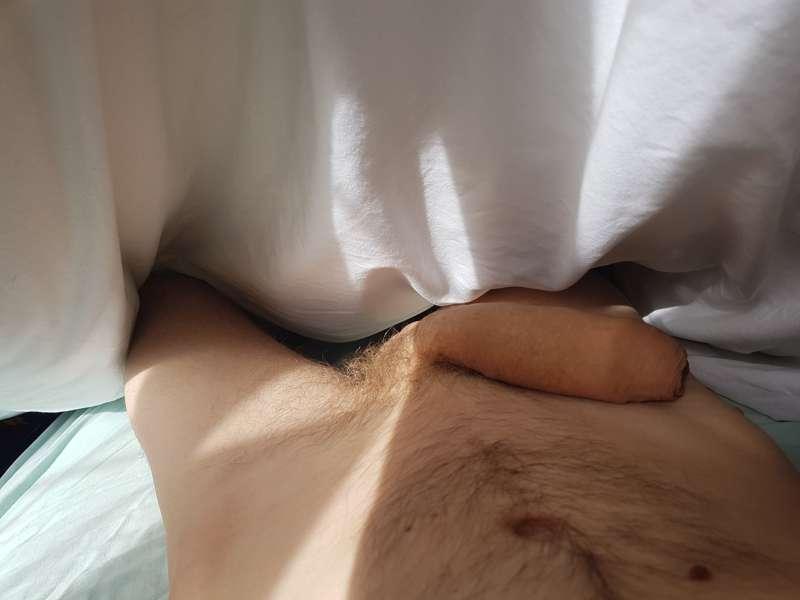 Sneaky Peak Under My Duvet...

p.s. I sleep naked 😘