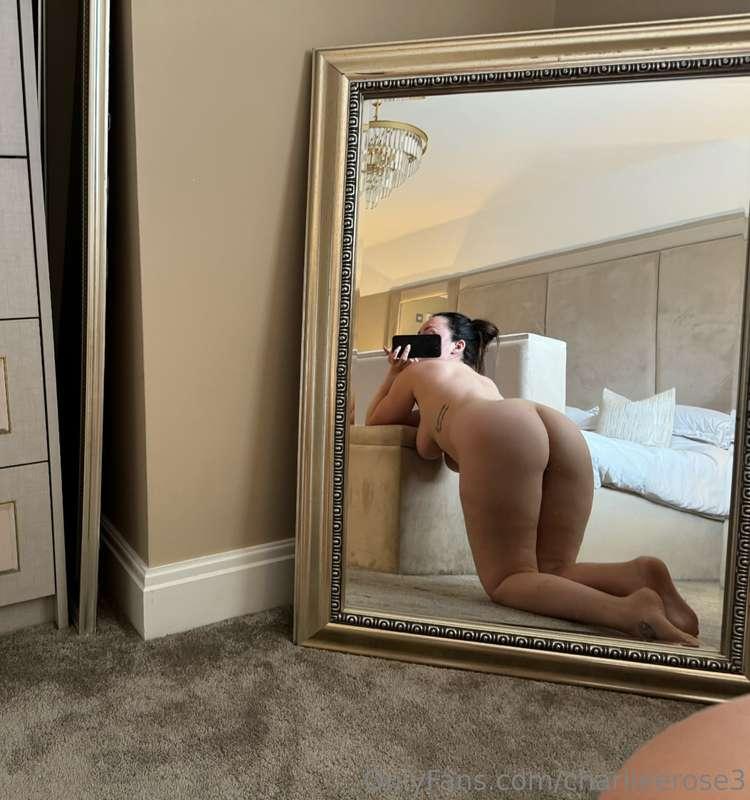 Why behave when being cheeky is so much more fun? 😈🍑