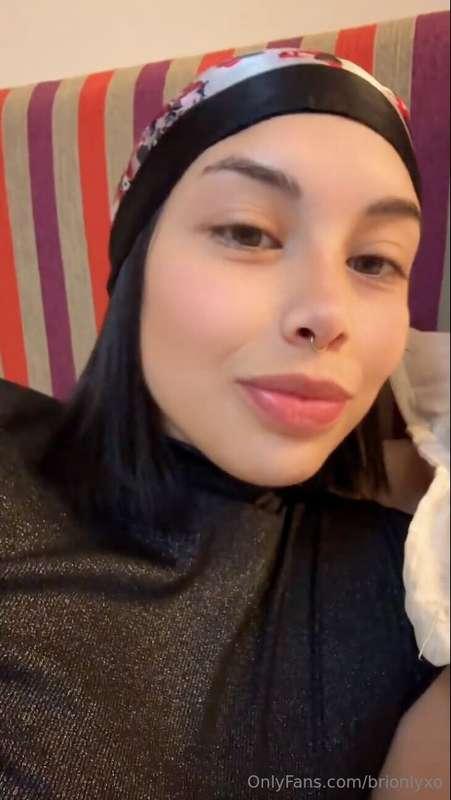 Stop and cum talk to me 😘