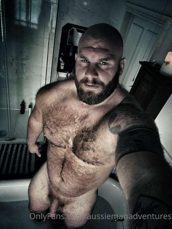Lovely bath after the gym 💪 Check out pic 3 😈