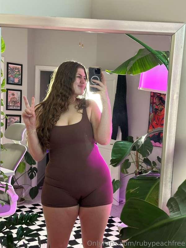Join me on @rubypeachxo 🍑💦 I go live over there too 