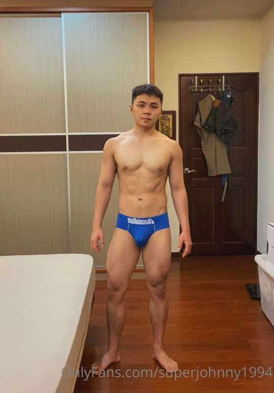 你要的右邊👉🏻
いたずらな表情
Naughty photo on the right