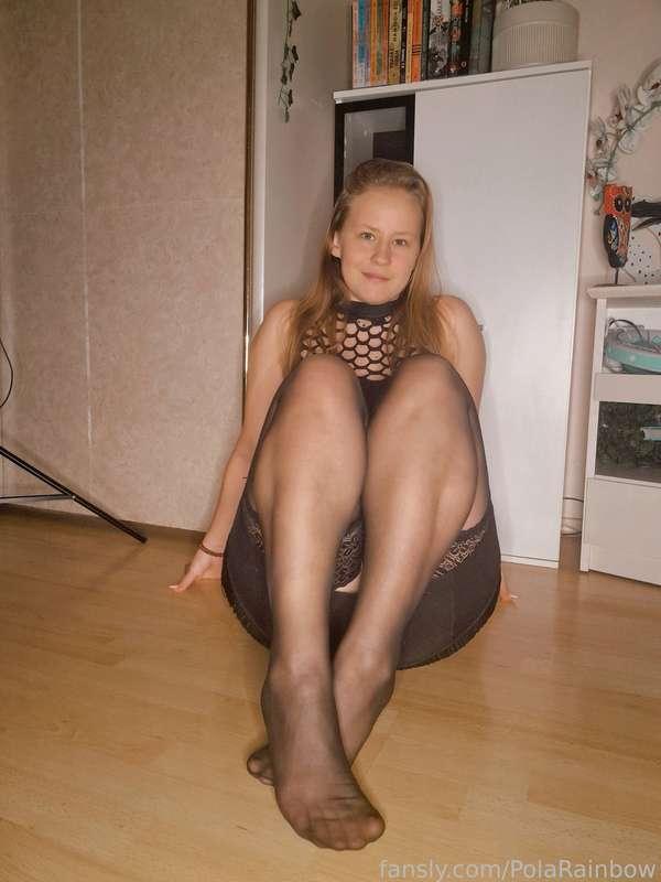 
And today I have something for those who like black mini skirts, black stockings and no panties under the skirt ;-) Have fun and enjoy your evening and night. #curvy #pawg #blonde #hips  #polarainbow  #pussy #plastt #skirt #miniskirt #stocking #thighs #thickthighs #thick #feet