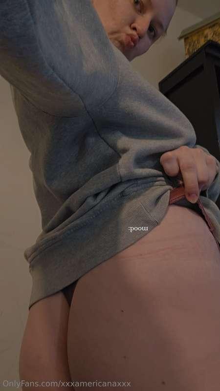 Good morning, come give my booty a kiss for me 😘😘