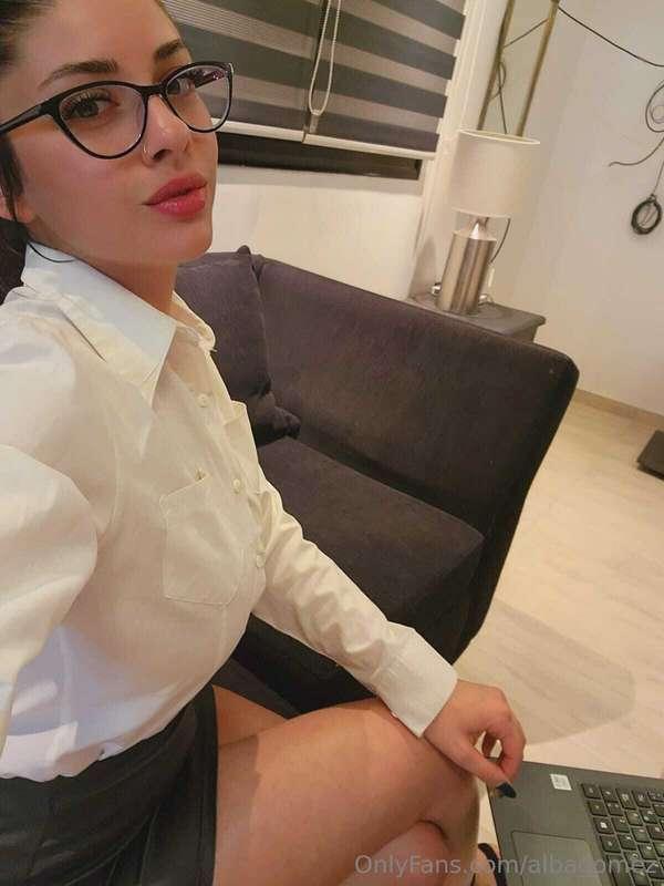 Dime la verdad… ¿te concentrarías con una secretaria como yo..