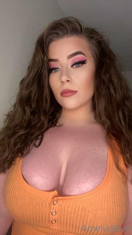 Morning!! Mommy milkers are out today 😈😈