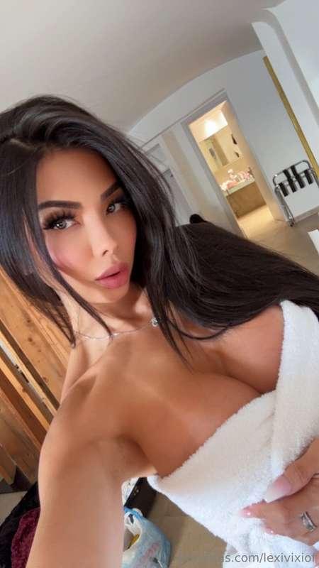 OMG NEW CONTENT ALONE IN MY HOTEL ROOM 😈 cum find out what I..