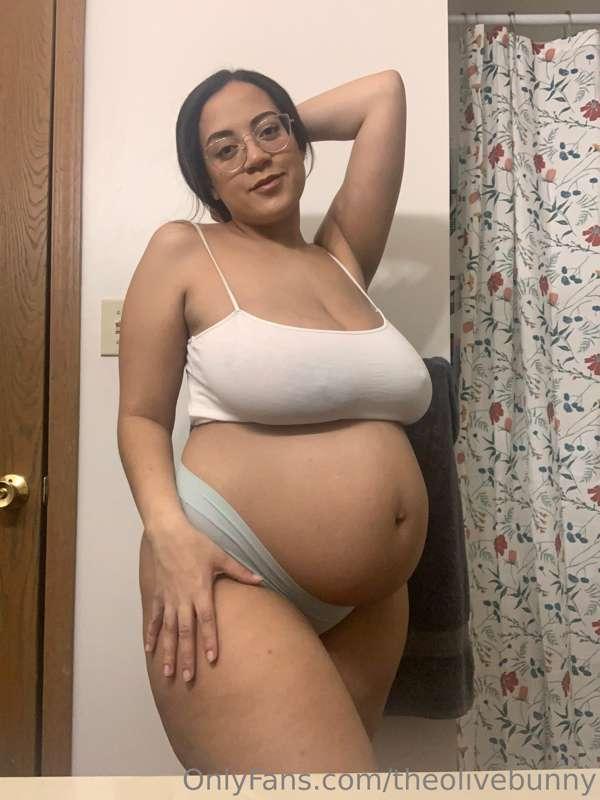 31 weeks pregnant! Getting so big!