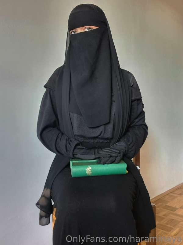 It's monday, that means.. Tajweed class!  Hows my outfit? I ..
