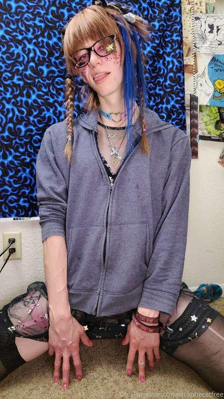 Full photoshoot and video on my premium account. <3 <3 Frequ..