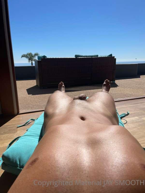 Naked tanning