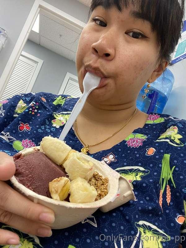 Açaí with bananas and granolas for breakfast then what else ..