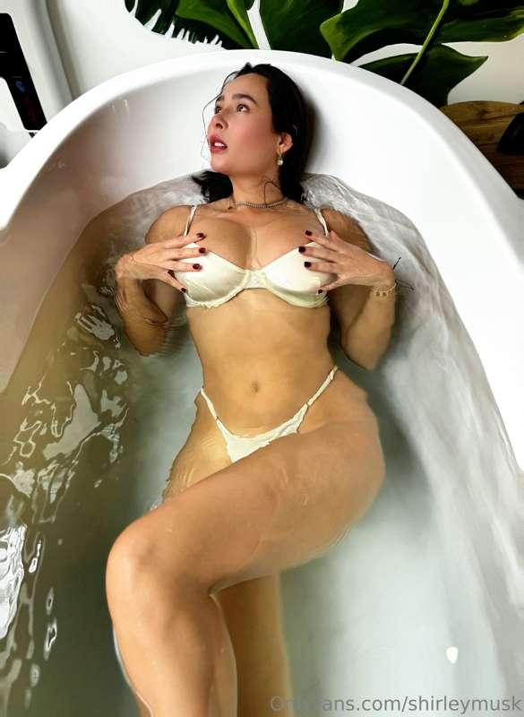 Do you like jacuzzis? 💦💦 