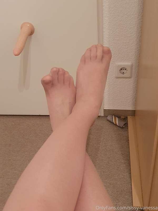Would you like a footjob, Sir? 🥰