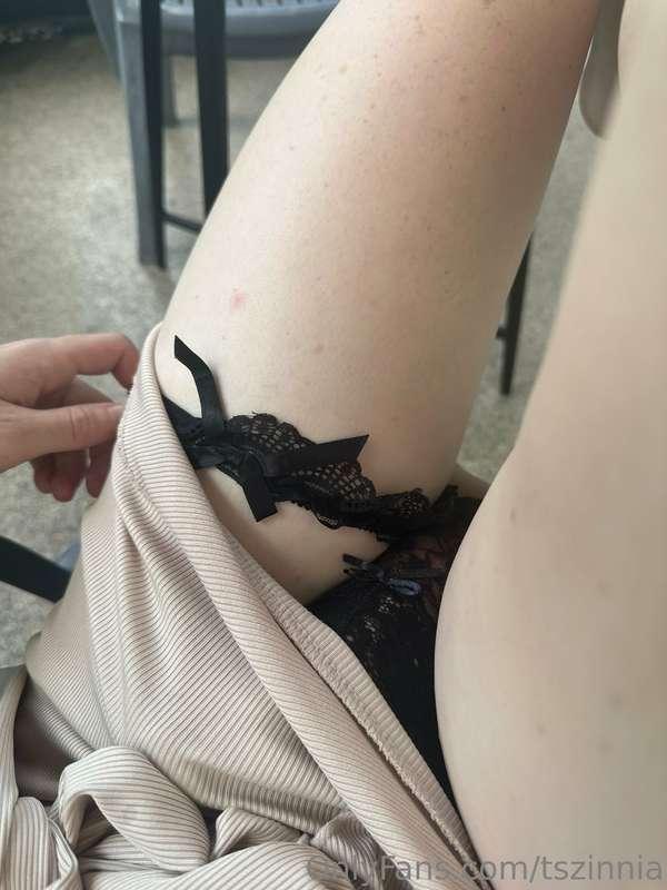 Look what’s under my dress 😜💕