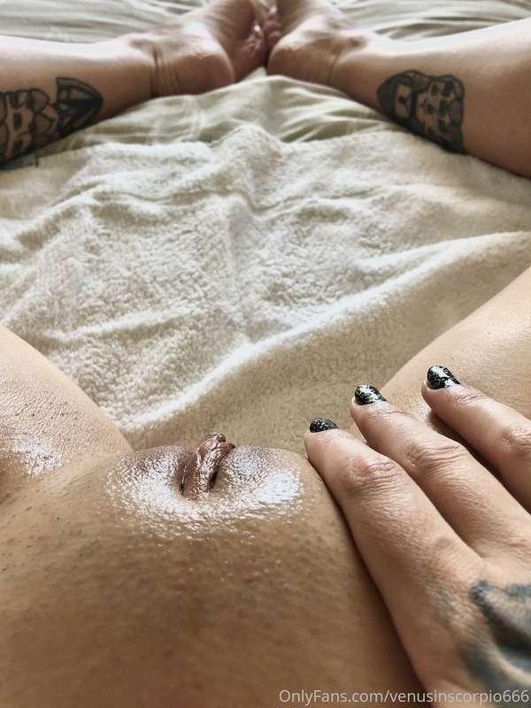 Bald pussy 😋 Got impatient and removed it all. Freshly waxed..