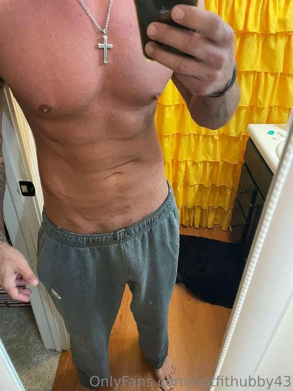 Weeks half over! Make sure to join @hotfitchick34 live strea..