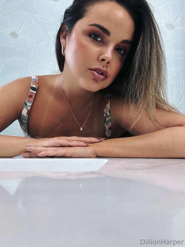 Keep swipIng for the best tits you’ve ever seen 😙😚😉