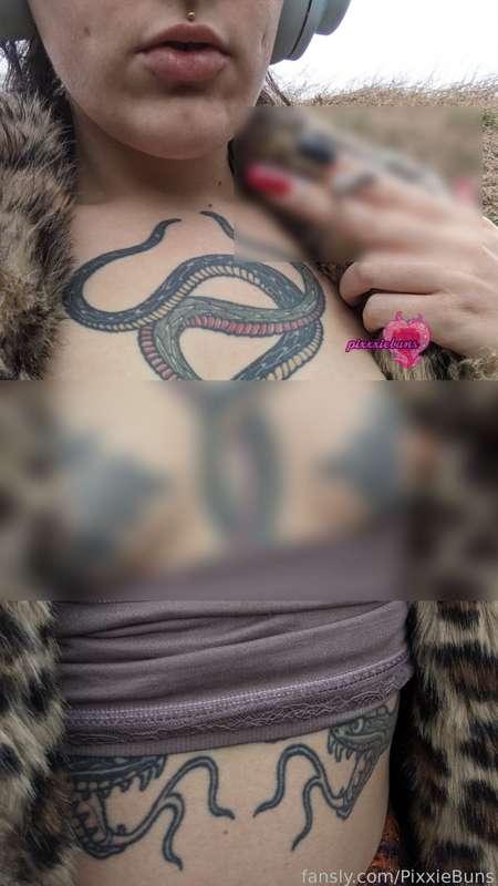 I can’t help but get my small tits out while I’m smoking outside 

#fyp #outdoor #public #smoking #flashing #smoke #smalltits #tits #ashtray #nipples #piercednipples #cigarette 