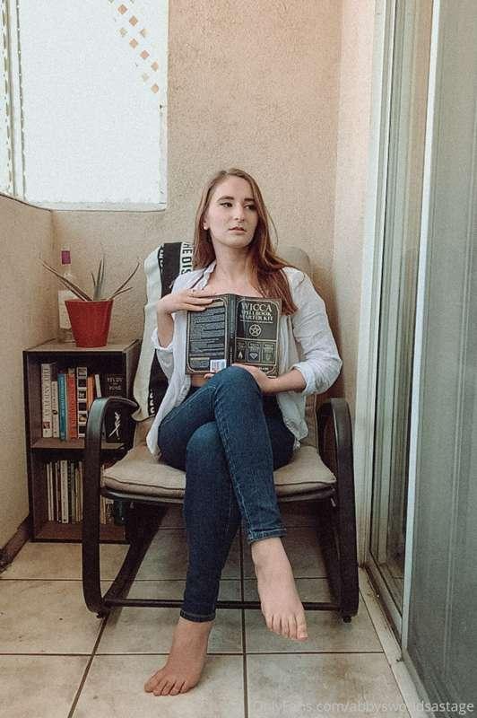 abbysworldsastage main image