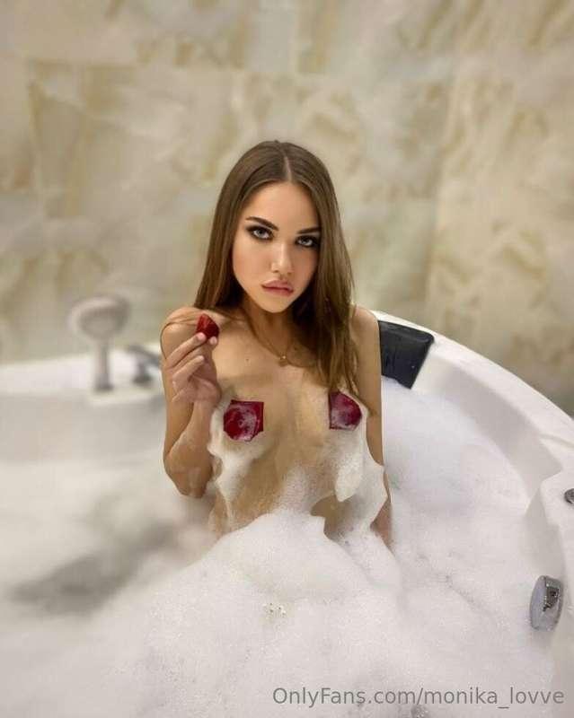 Sweet and gentle, but also terribly sexy🤭😛@sofa18 👈 
I think..