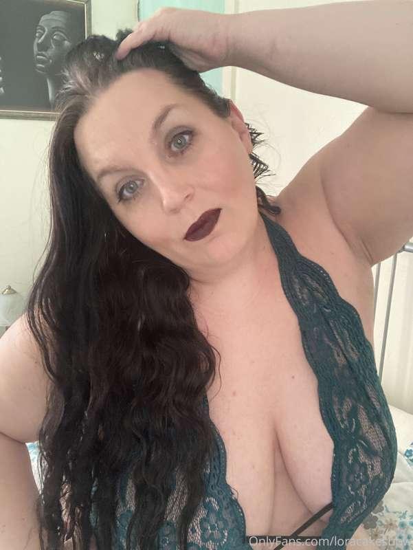 Would you kiss me on our first date?🥰