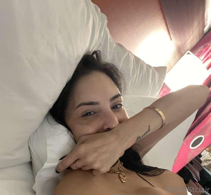 Join me in bed?😊