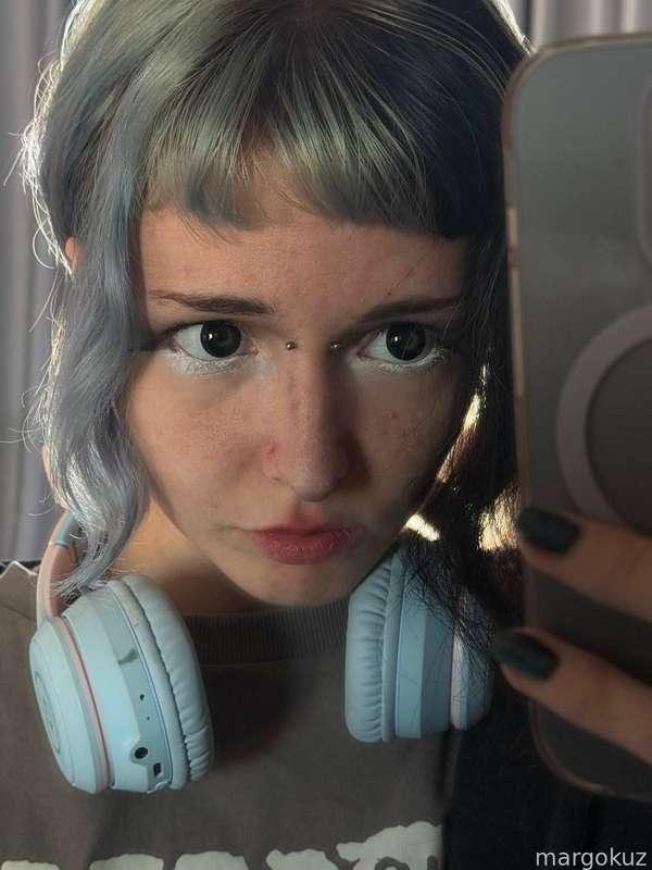 I don’t usually wear lipstick, but today I decided to try a new technique, and I really loved how it turned out. sharing some pics of the result &gt;&lt;
what do you think?

#fyp #selfie #babyface #piercing #pierced #anime #petite #bigeyes