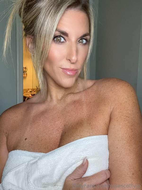 Disney milf today! Wanna spoil me for Mother’s Day while I’m..