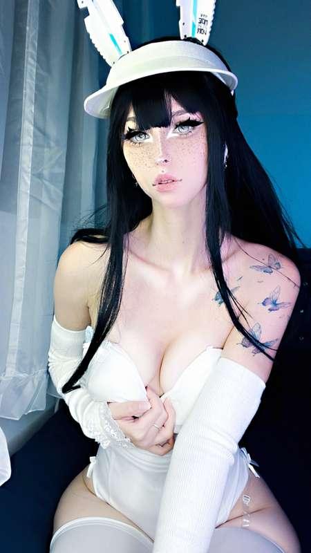 White Bunny V2 Cosplay