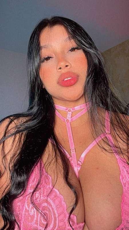 🤩Do you like this color of lingerie on me