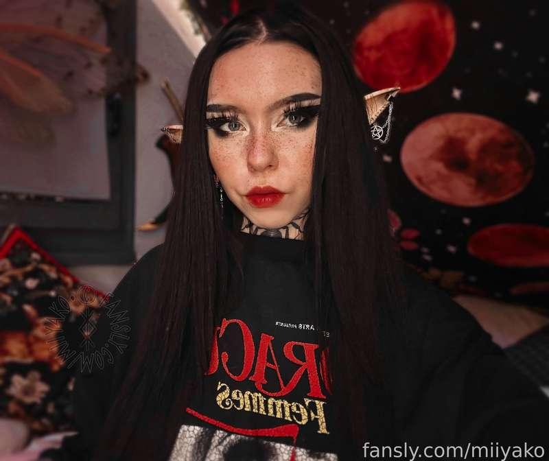 🖤 NOW LIVE 🖤

Starting the weekend with a couple hours of Cyberpunk ✨ Cool Chooms come and say hello!

🖤 https://twitch.tv/miirkwoodelf 🖤