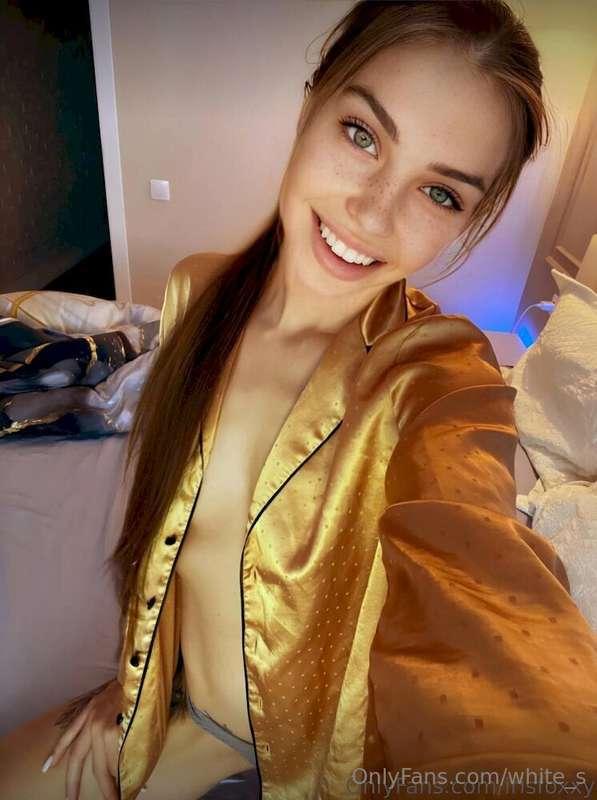🔥𝐅𝐑𝐄𝐄🔥𝐅𝐑𝐄𝐄🔥𝐅𝐑𝐄𝐄🔥 This innocent cutie @irisfoxxy loves to rid..