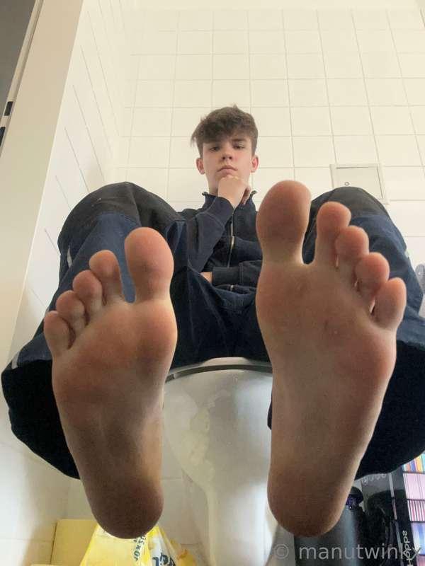 got asked to post more foot content here ... what do you thi..