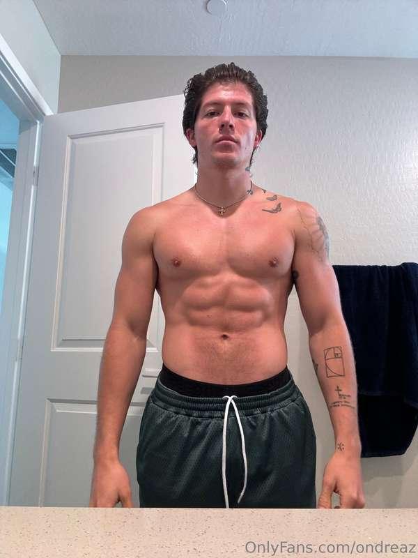 I’m all oiled up from head to toe… HEAD to toe 😉🍆