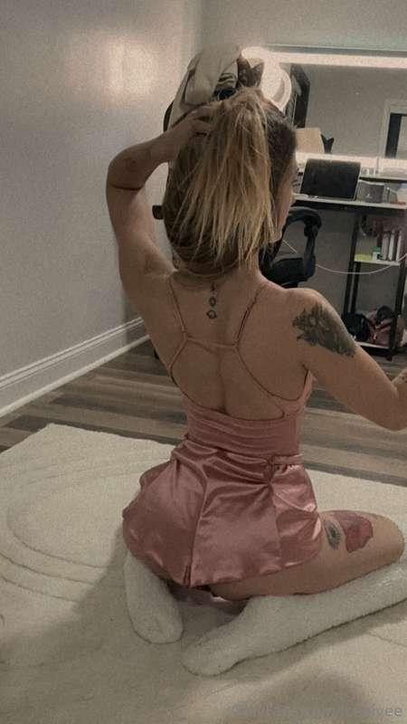 Live at 5 pm pst/8pm est! Ik you wanna cum for me so you bet..