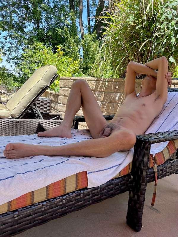 Let's enjoy Sunday laying outside.  Cum to my 𝓟𝓵𝓾𝓼 page and ..