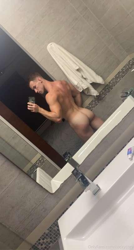 Who likes tan lines ?