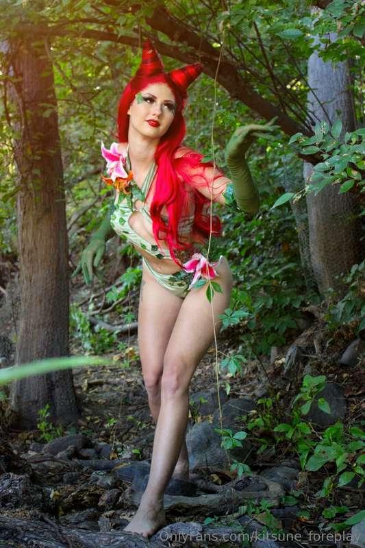 AUGUST OF EXCLUSIVES!! POISON IVY: SWIMSUIT EDITION <3 Pt. 1..