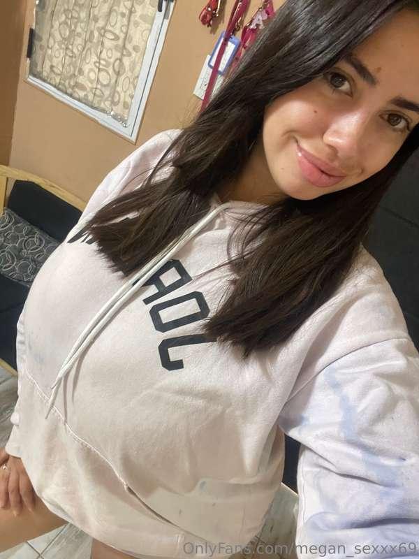 The cold has already come, what if you come to warm me up?🫣🤗