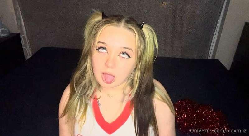 spit in my mouth while you fuck me 😈