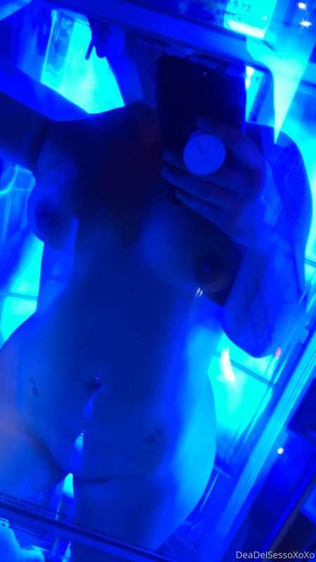 tanning beds noods 🤤 getting ready for my trip to vegas!!! t..