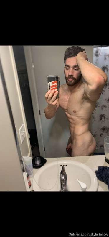 Who wants to turn me on 😌
