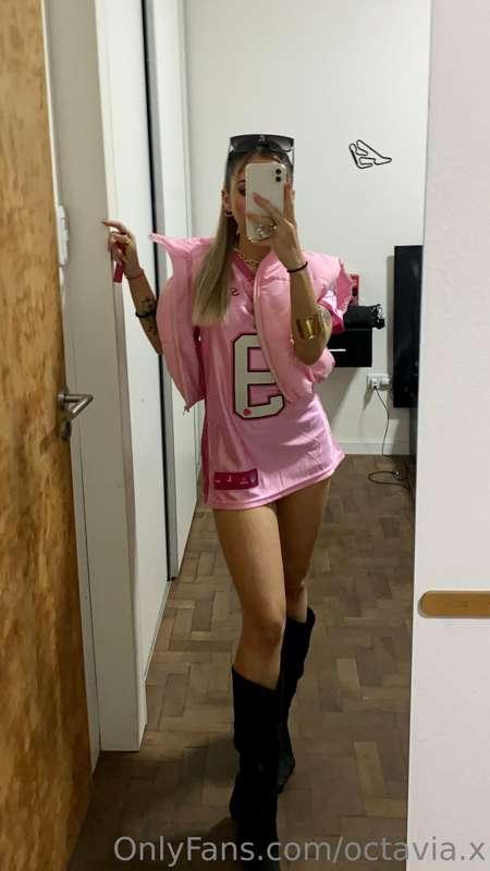 Before going out, I created the perfect image: a little make..