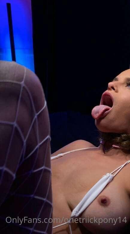 Ready to receive your load 💦💦👅