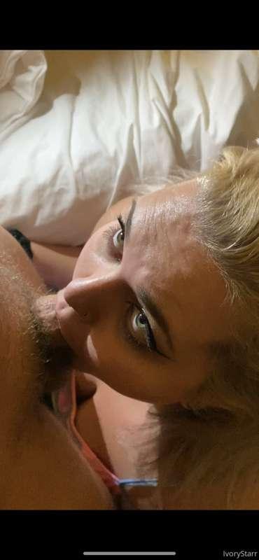 Those eyes 👀 😈✨

Wouldnt you love to look down at me with a ..