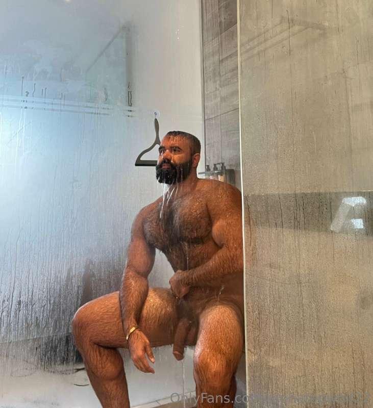 Who wants to join Daddy for a rinse? 💦💦