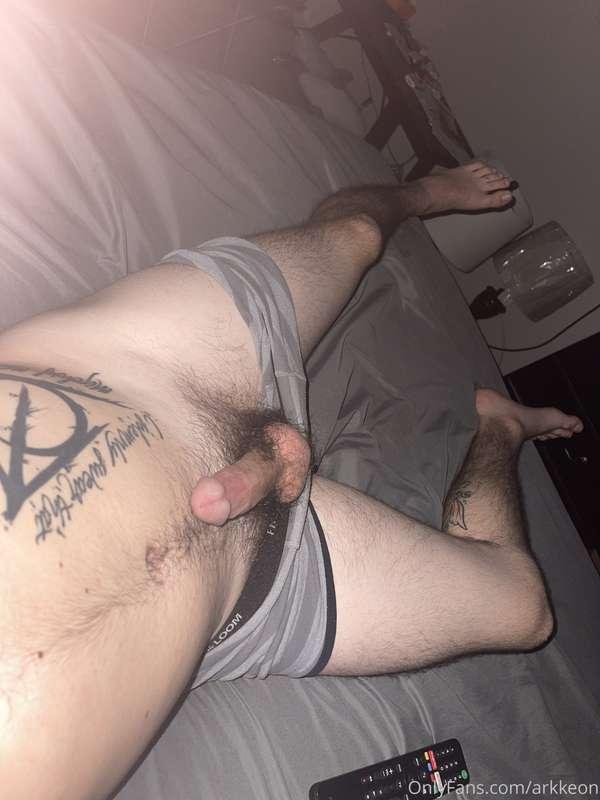 Late night watching netflix, 😛 my chats stay open hit me up